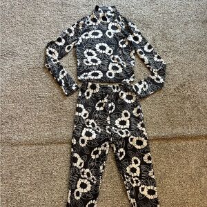 Flower black and white two piece set